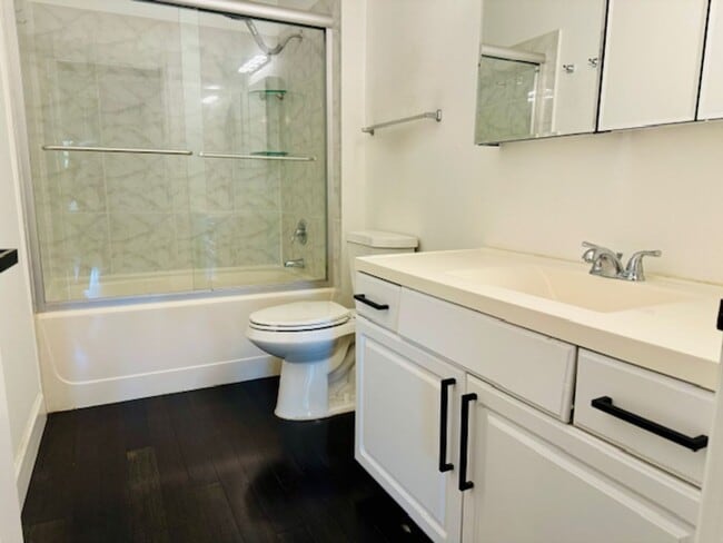 Building Photo - Stunning 2/2 Condo For Rent in Mirabella - Superb Location!