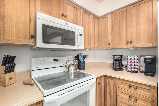 Building Photo - Resort-Style Living in the Heart of Scotts...