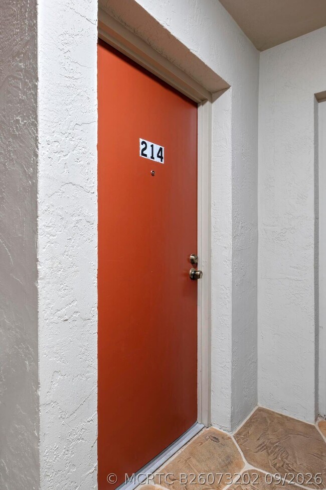 Building Photo - 13 Jacaranda Dr