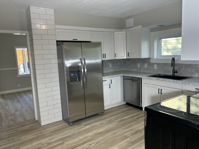 Building Photo - 2220 S 1st Ave