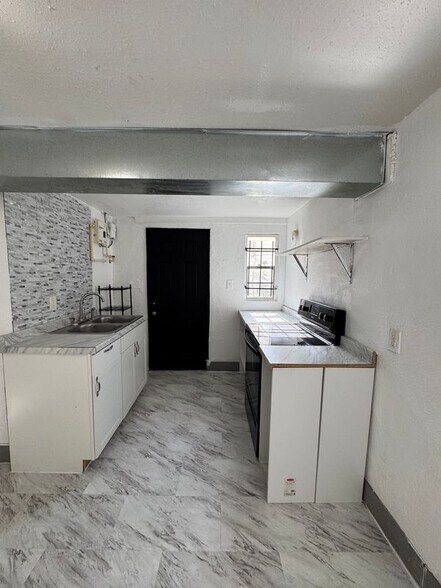 Building Photo - 929 W 27th St