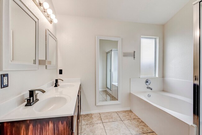 Building Photo - 4411 Causeway Ct