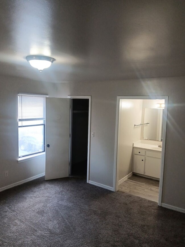 Building Photo - 5112 S Delaware Pl