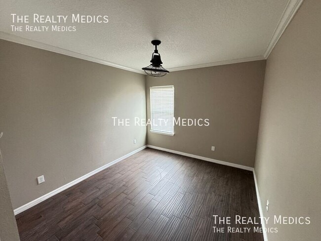 Building Photo - 15764 Ave Of The Arbors