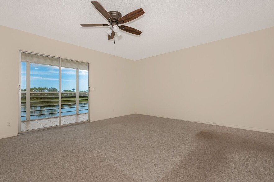 Building Photo - 2009 Cornwall Dr