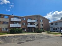 Building Photo - 2000 Bayside Dr