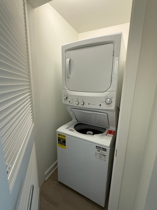 Building Photo - 641 W Lake St