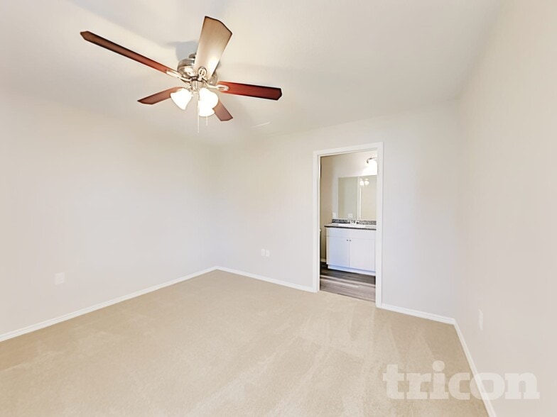 Building Photo - 6815 Hibiscus Falls