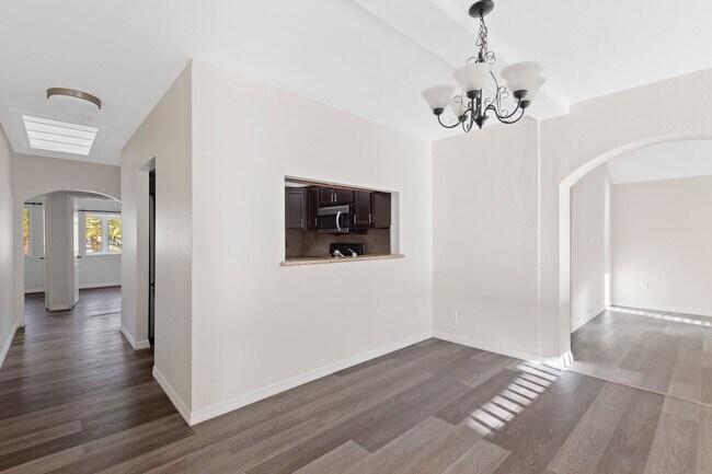 Building Photo - Gorgeous 4-Bedroom Pool Home South of the ...
