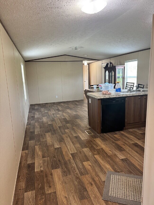 Building Photo - 2 bed 2 bath in Fair Play