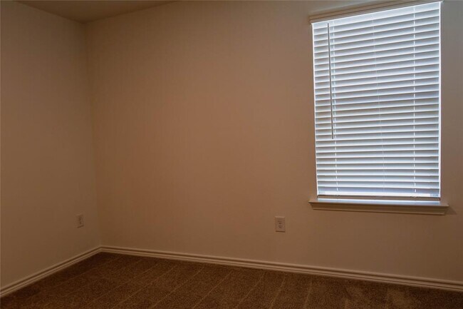 Building Photo - 15126 Cyn Rpds Rd