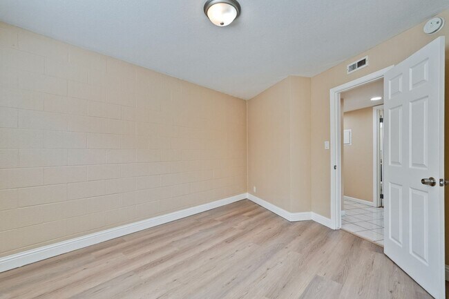 Building Photo - Excellent 2 Bed 1 Bath Home in Santa Clara!