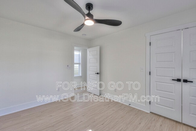 Building Photo - 402 E Trinity Ln