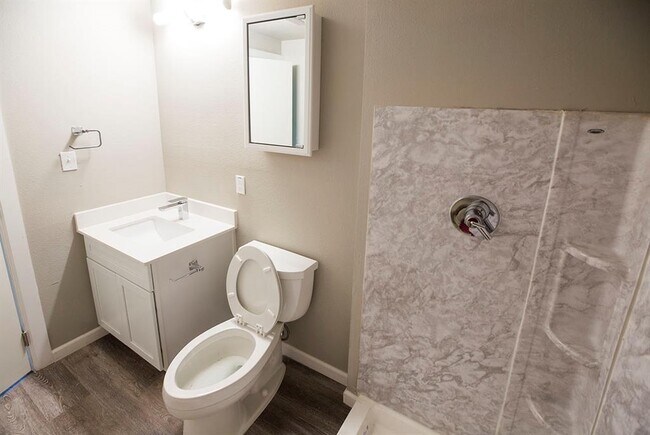 Building Photo - 911 W 22nd St