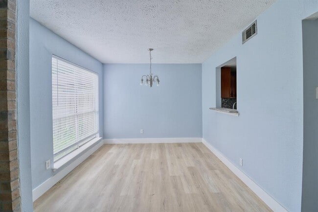 Building Photo - 6911 Pouter Dr