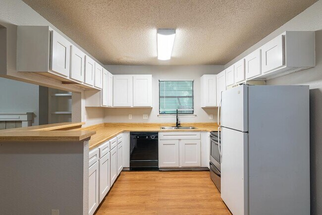 Building Photo - 2906 Jadewood Ct