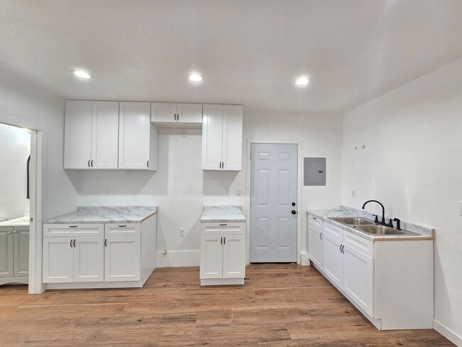 Building Photo - 44221 4th St E
