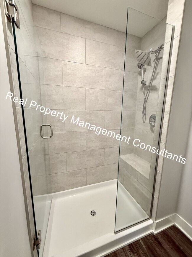 Building Photo - $500 off Move In Special on 4-bedroom, 3-b...