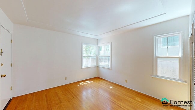 Building Photo - Beautifully Located 2-Bed Home in the Hear...