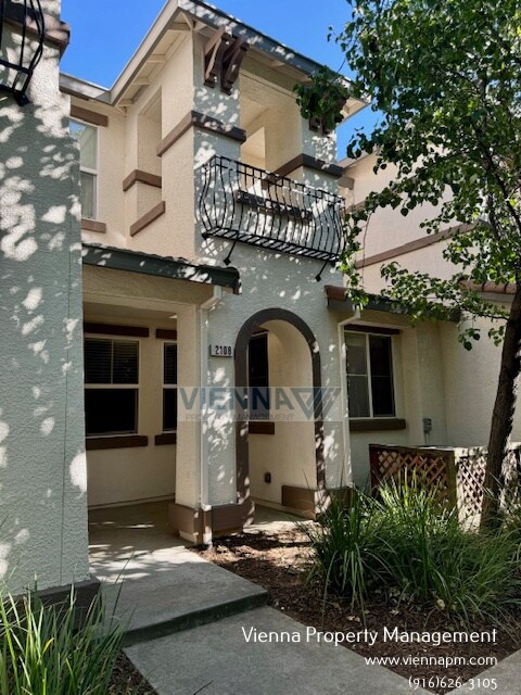 Primary Photo - 2108 Las Palomas Loop