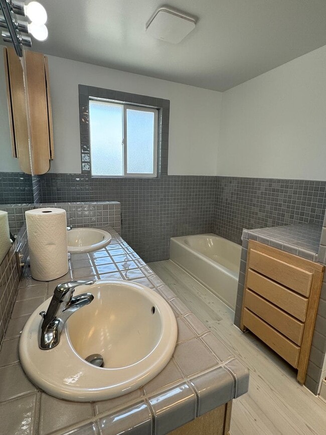 Building Photo - Large lower valley home, freshly remodeled...