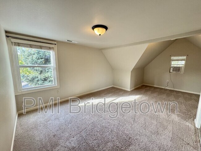 Building Photo - 3906 SW Troy St