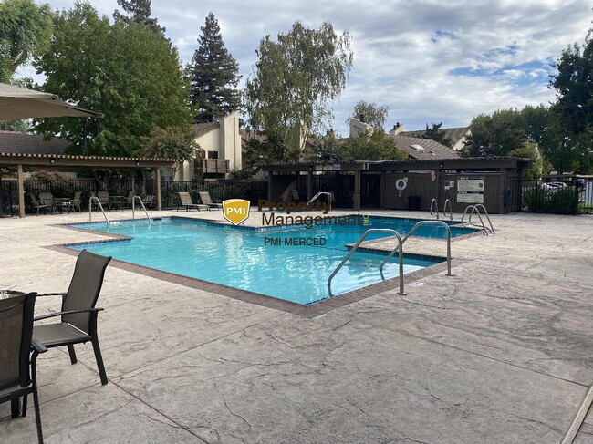 Building Photo - Coming Soon! 2 Bedroom Condo in Gated Community!