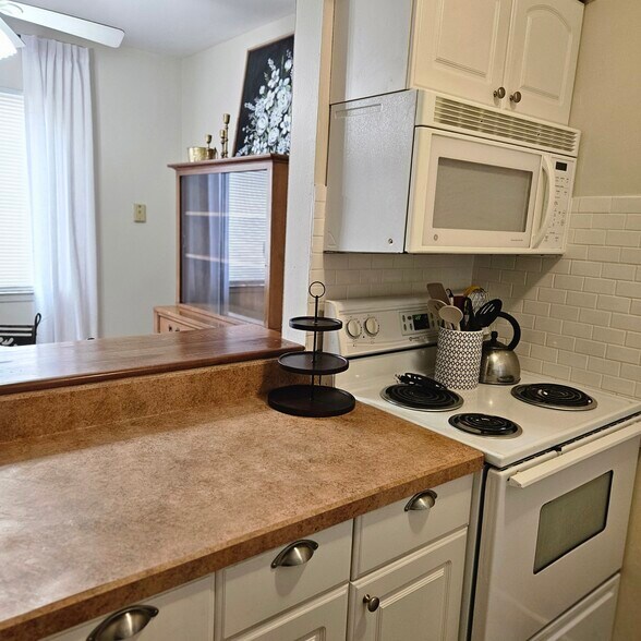 Building Photo - 4902 Wickford Dr E