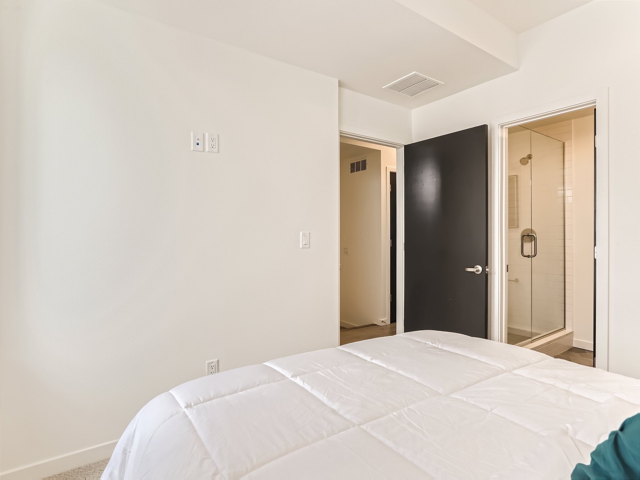 Building Photo - 1920 Hooker St