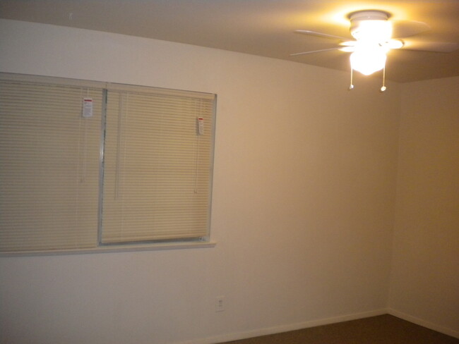 Building Photo - 2 Bedroom, 1.5 Bathroom Apartment in Arlin...