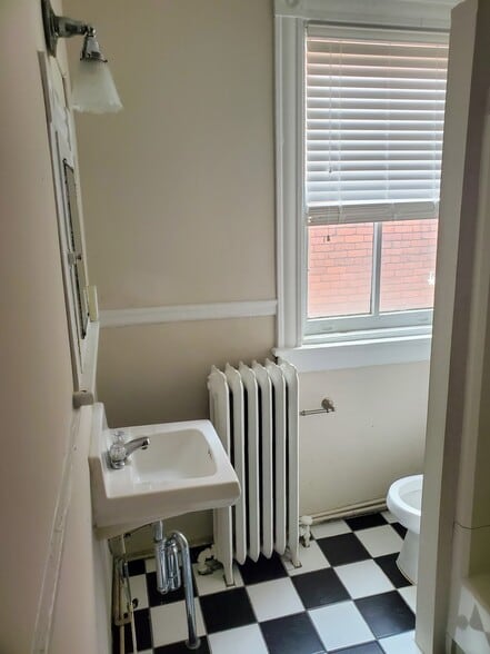 Building Photo - 2111 Hanover Ave