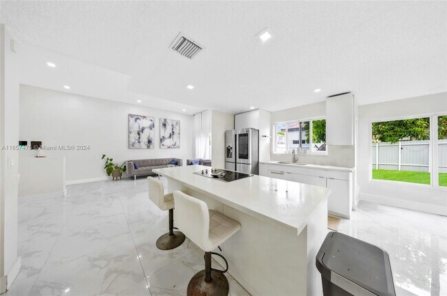 Building Photo - 1396 SW 180th Ave