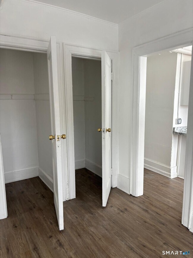 Building Photo - 86 Pequonnock St