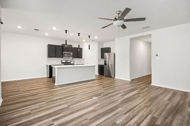 Building Photo - "Charming 3-Bed, 2-Bath Oasis with 1,753 S...