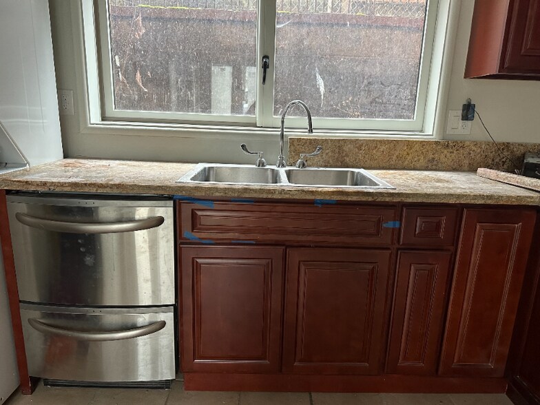 Building Photo - 4247 NE Glisan St