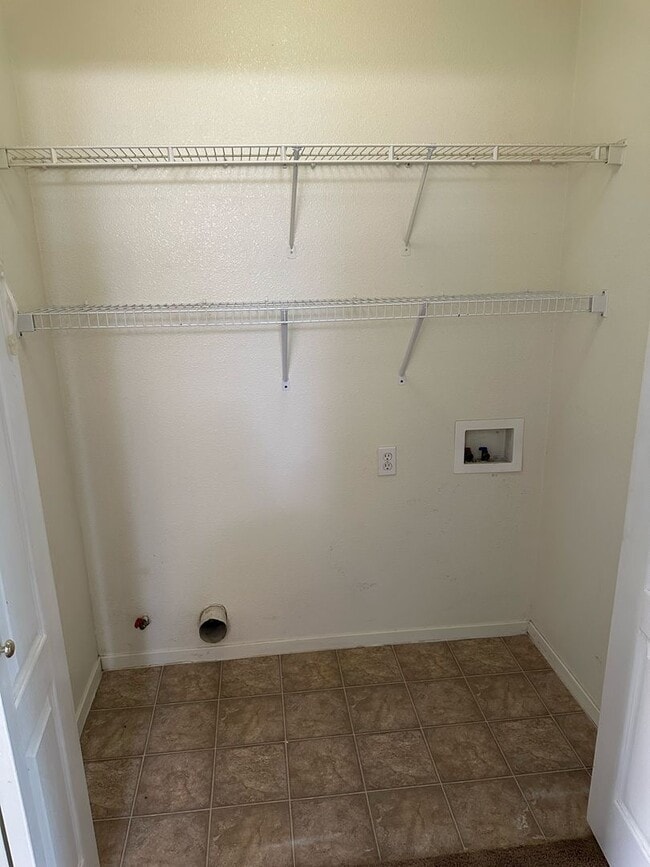 Building Photo - 1724 E Country Ct