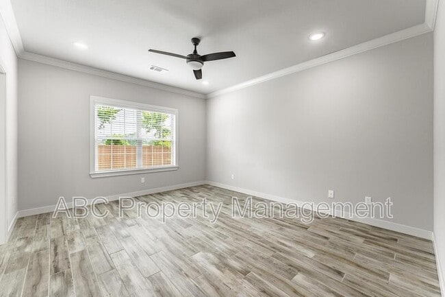 Building Photo - 3305 SW Hillstone Ave