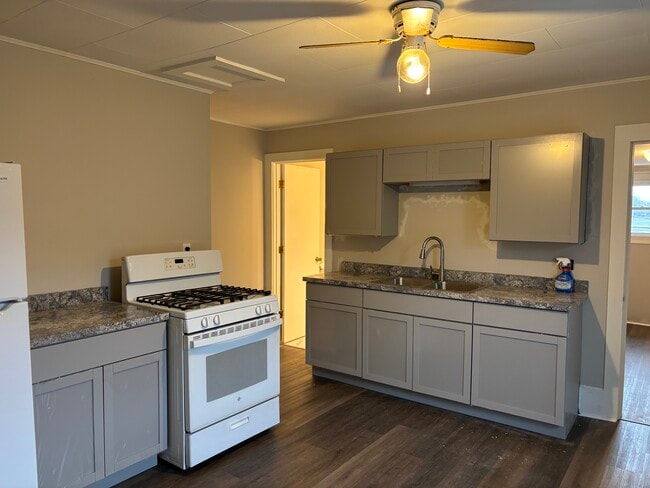 Building Photo - 242 S Main St