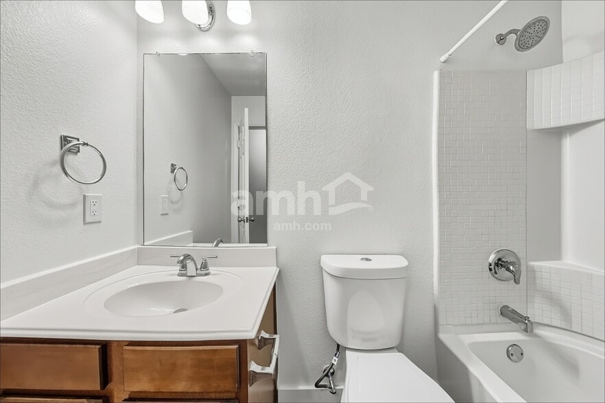 Building Photo - 803 Windflower Dr