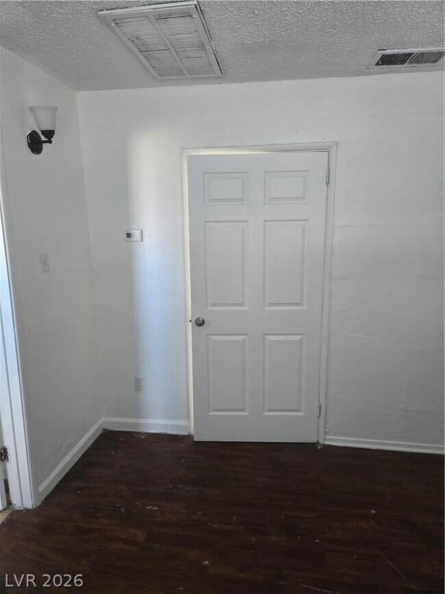 Building Photo - 708 Jackson Ave