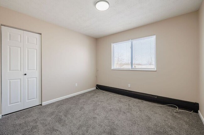 Building Photo - 35 Oakmount Ave