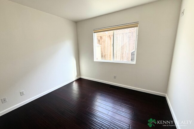 Building Photo - Beautifully Remodeled 4 Bed Home with Loft + Prime Location