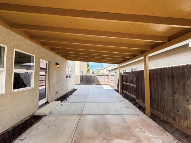 Building Photo - 251 Sugnet Way