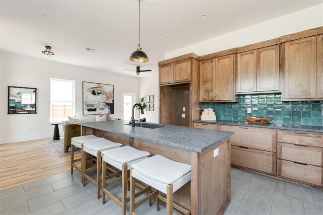 Building Photo - 1005 N Kelham Ave