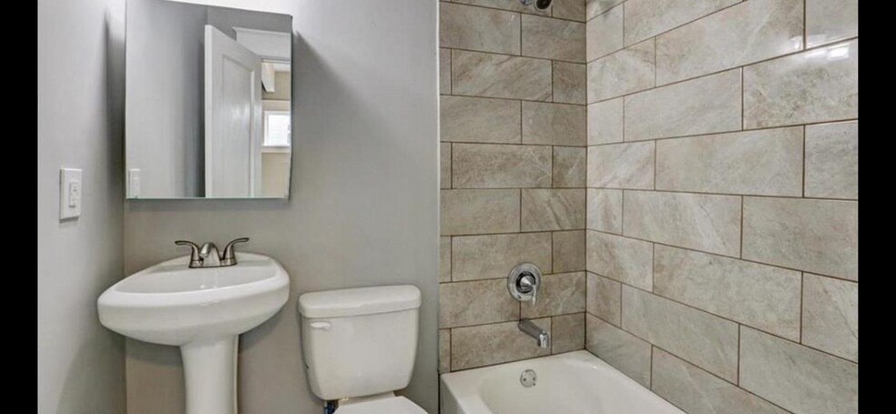 Building Photo - 2629 Campbell St