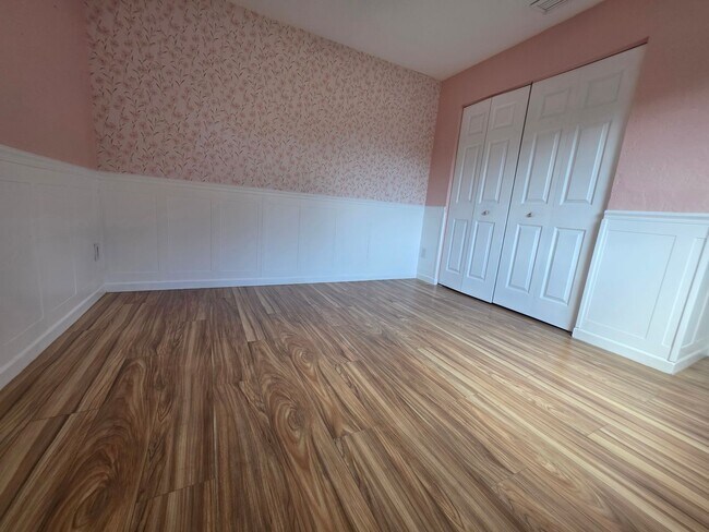 Building Photo - Spacious Townhome in The Trails