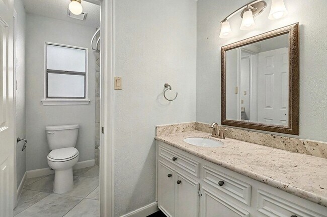 Building Photo - 1402 Copperfield Ct