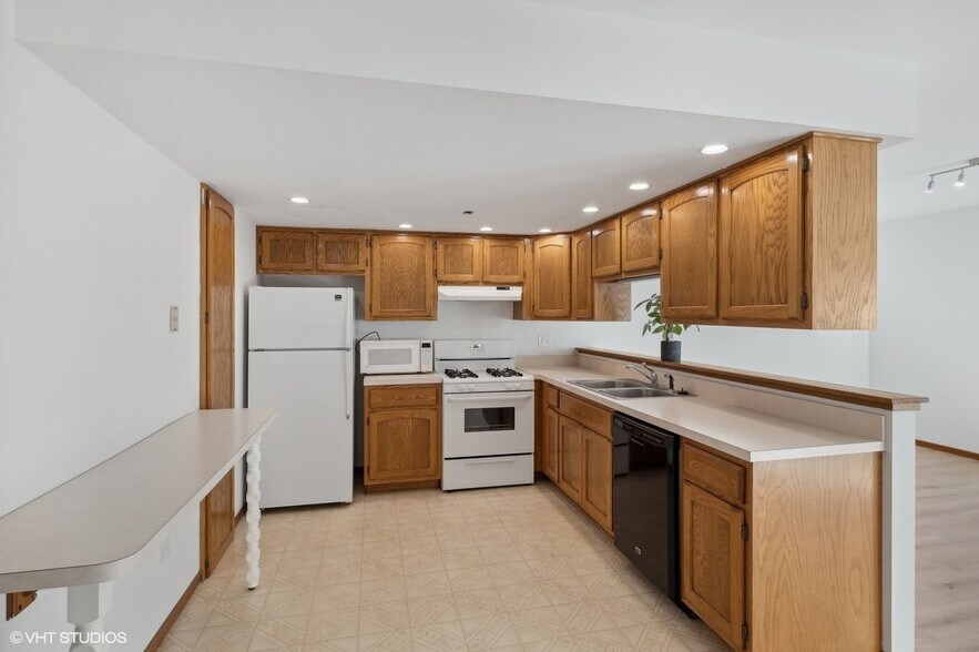 Building Photo - 8152 Daniel Dr