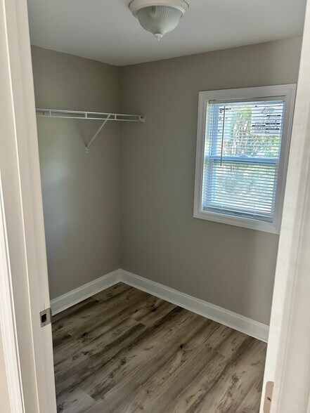 Building Photo - 308 Oakhurst Ave