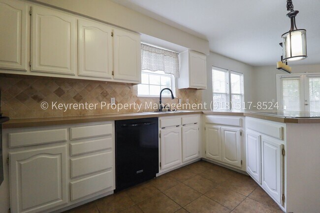 Building Photo - 3 Bed | 2.5 Bath in Jenks!